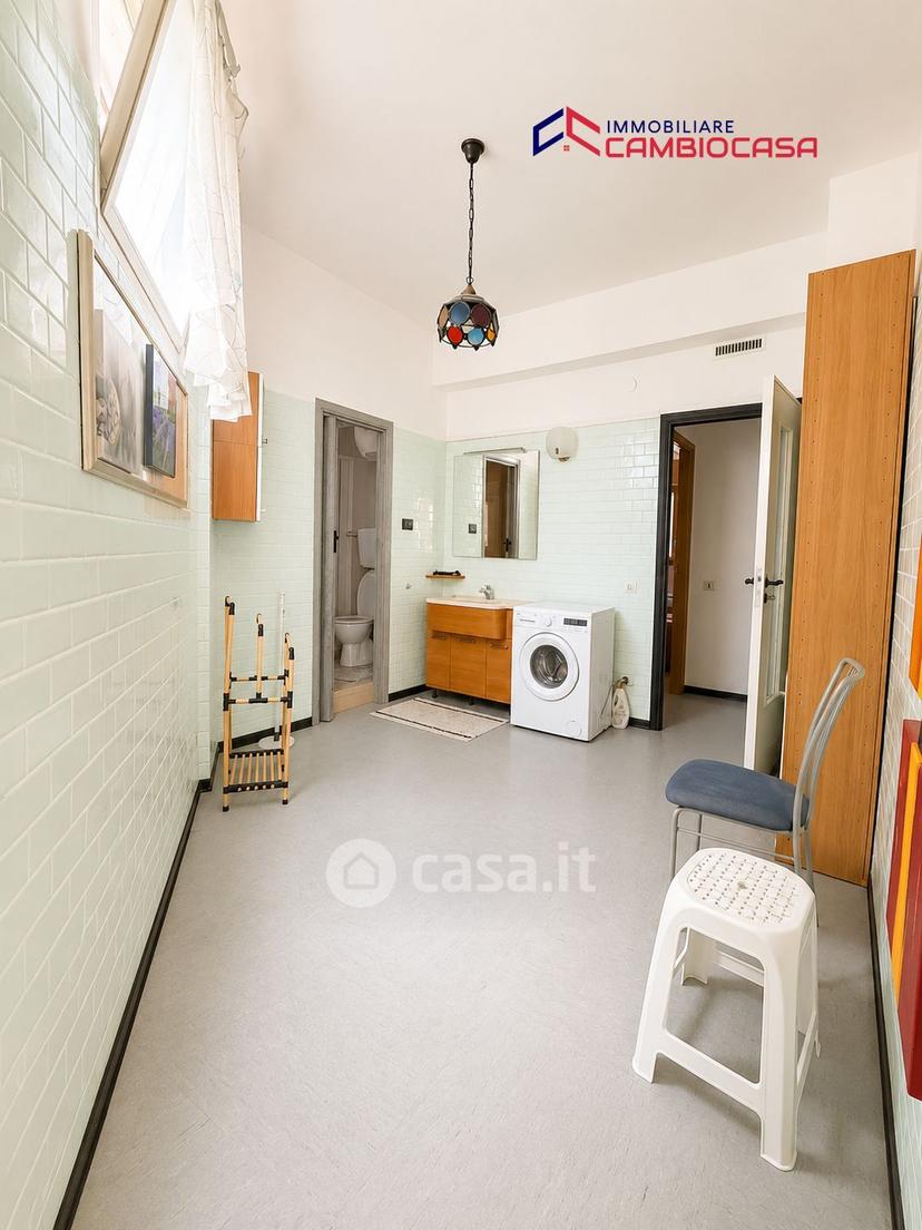Quadrilocale in Via Medaglie d'Oro 13 — foto 9 di 15