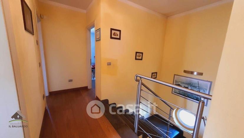 Villa in Via di Montecarlo 5 — foto 16 di 23