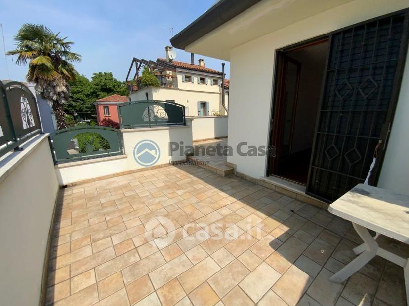 Villa in Via Antonio Simeone Sografi 11 — foto 2 di 33