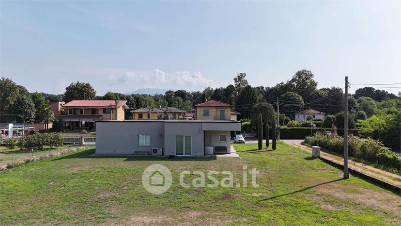 Villa in Via Giacomo Leopardi 77 — foto 28 di 36