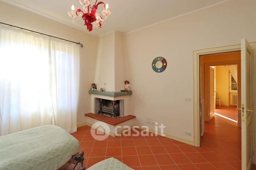 Villa in Viale Alcide de Gasperi 2 — foto 21 di 34