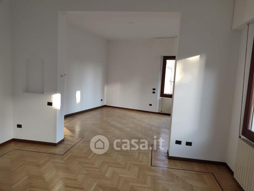 Quadrilocale in Via Beato Luca Belludi — foto 17 di 29