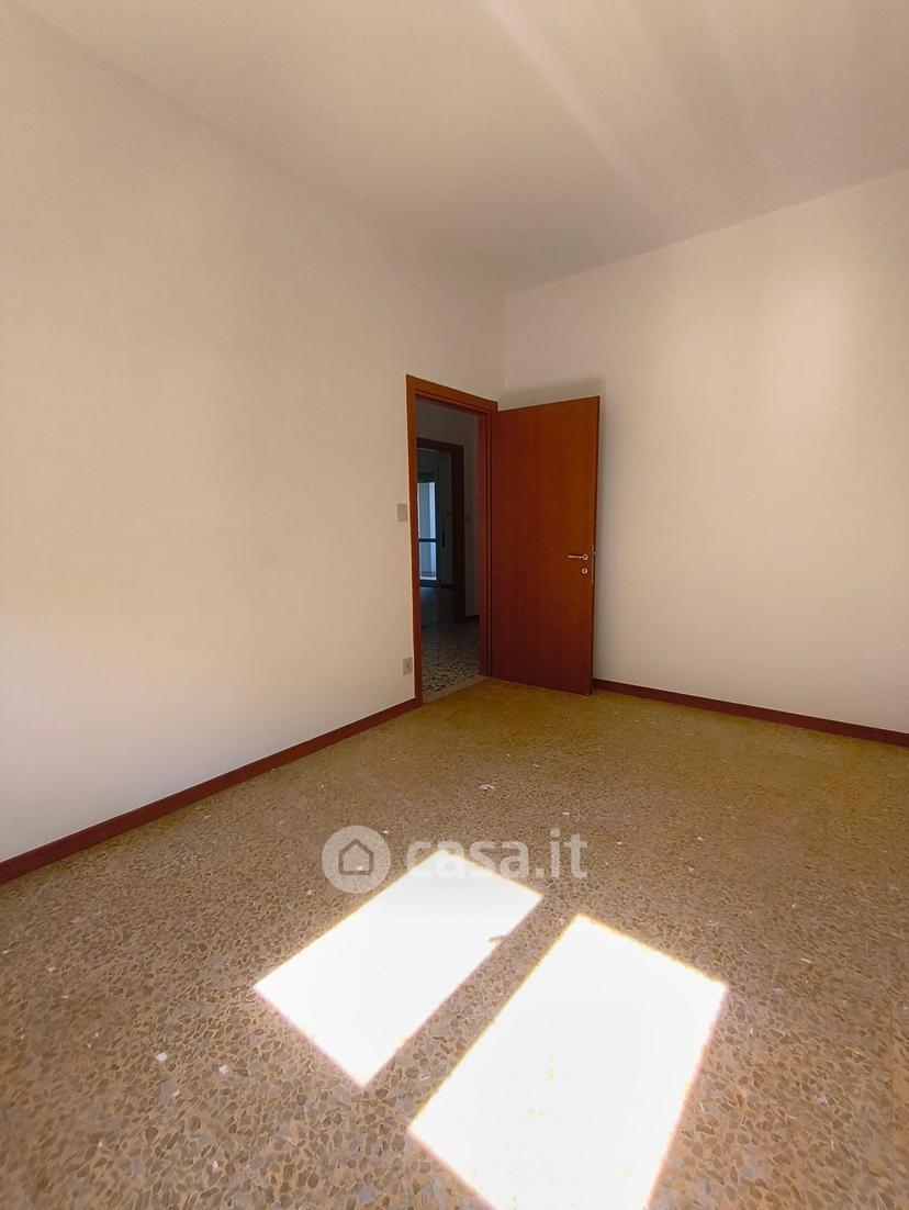 Trilocale in Via F. Petrarca — foto 9 di 25