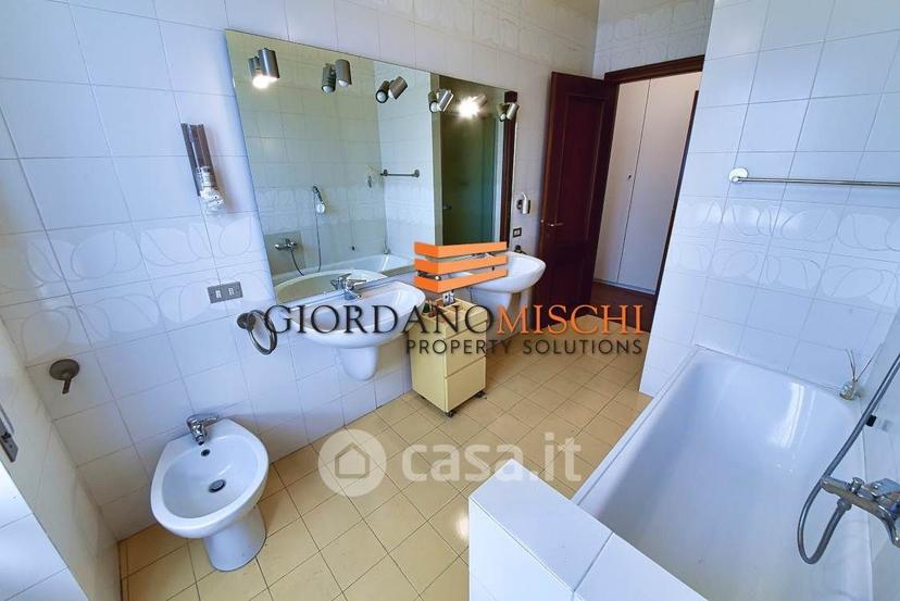Appartamento in Via A. Villa 20 — foto 26 di 53
