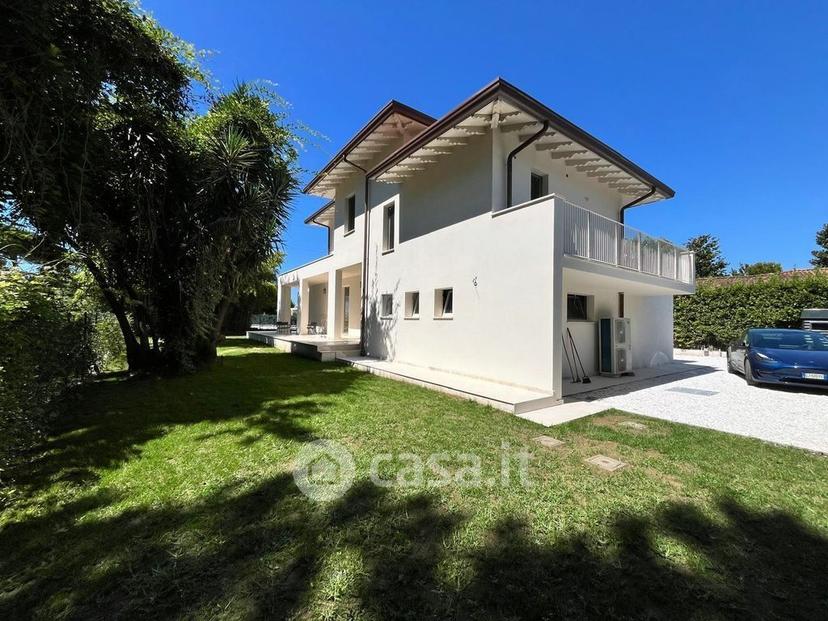 Villa in Via XX Settembre — foto 20 di 27