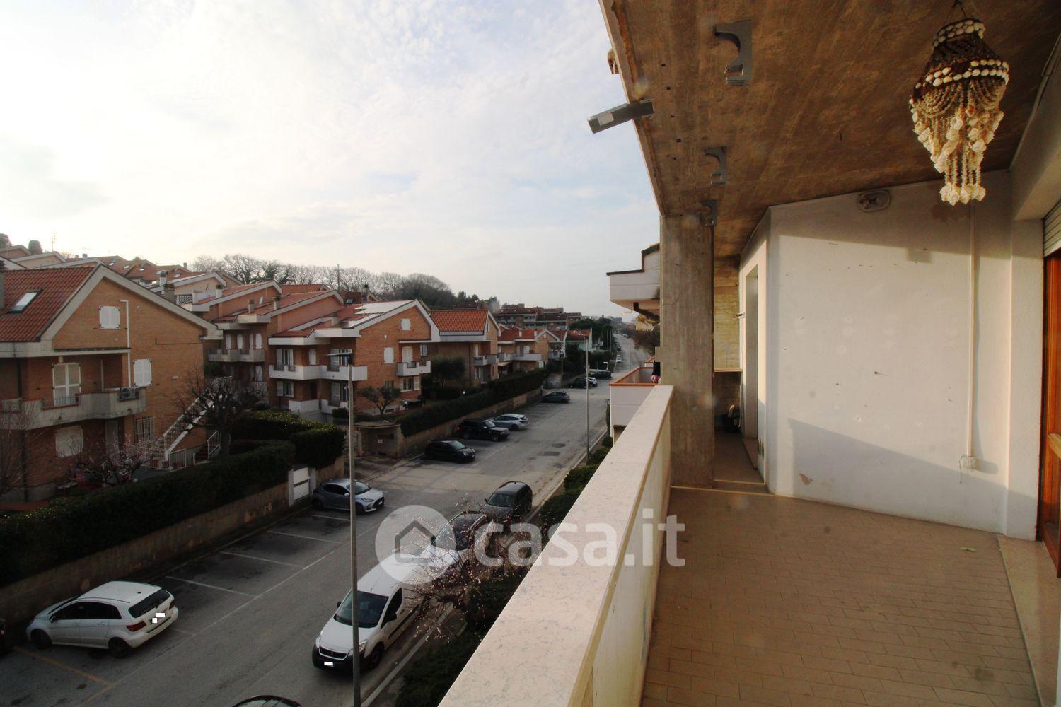 Trilocale in Via Friuli 100