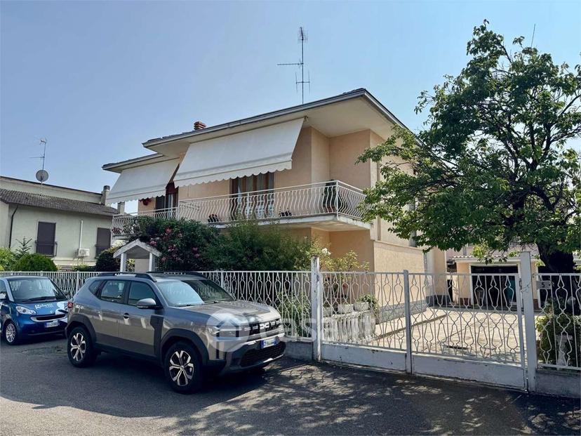 Villa in Via Eugenio Baroni 1 — foto 27 di 33