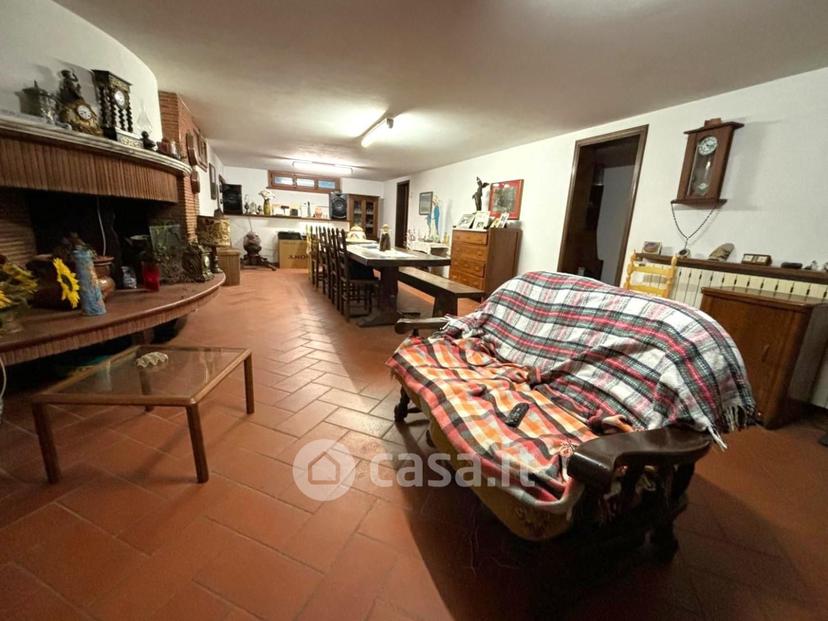 Villa in Via Romboni 55041 — foto 12 di 32