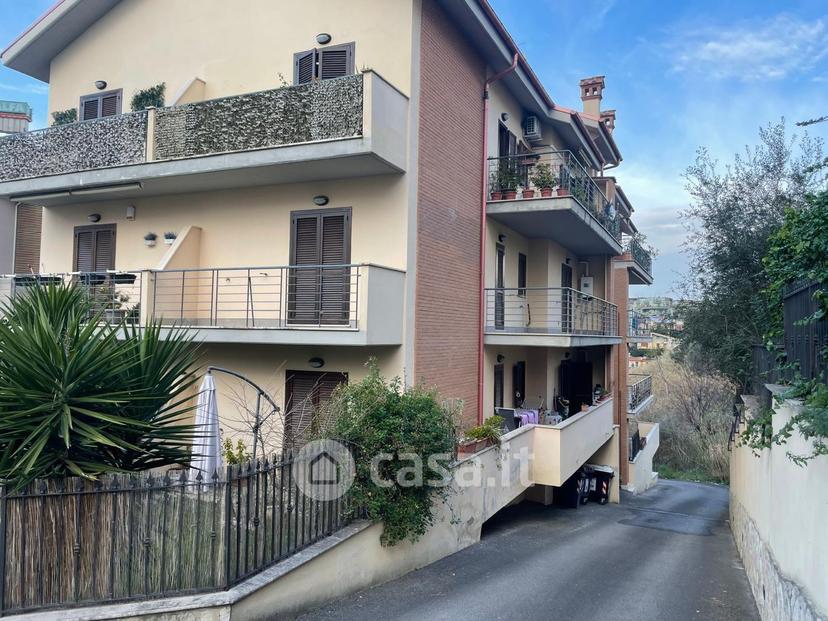 Trilocale in Via Ischia 42 — foto 10 di 25