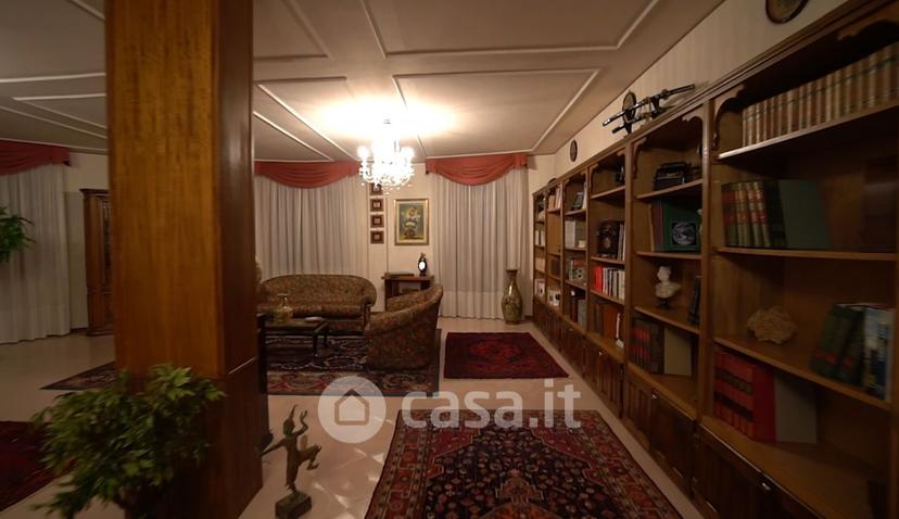 Villa in Via dei Carpini 1 — foto 7 di 51