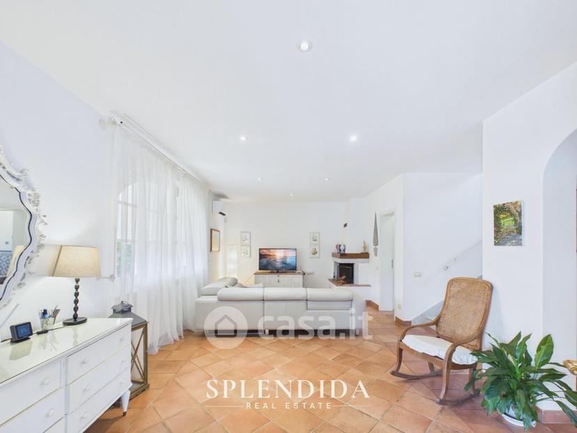 Villa in Via Frasso — foto 10 di 36