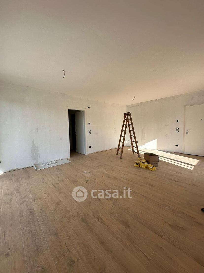 Trilocale in Via Ernest Hemingway — foto 26 di 29