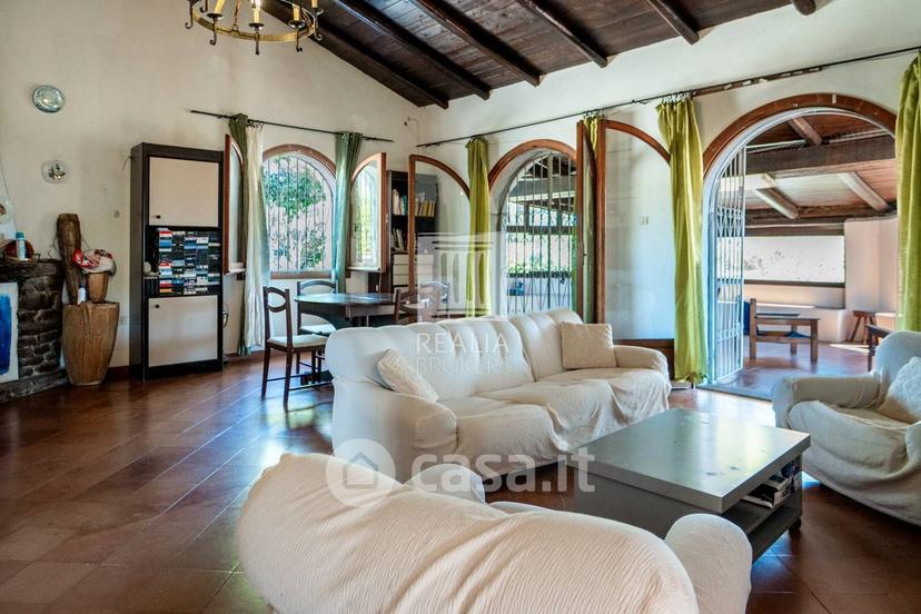 Villa in Via Tirreno 4 — foto 14 di 39
