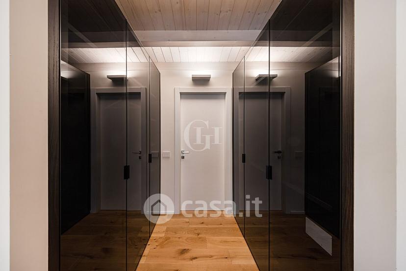 Villa in Via Bottego 2 — foto 3 di 51