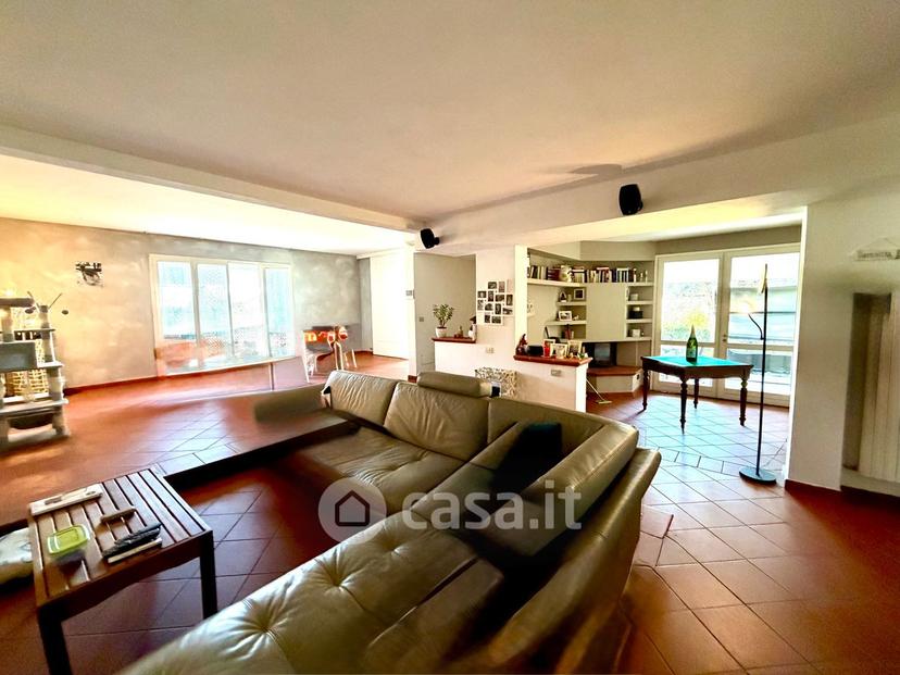 Villa in Via dei Pini 29 — foto 2 di 35