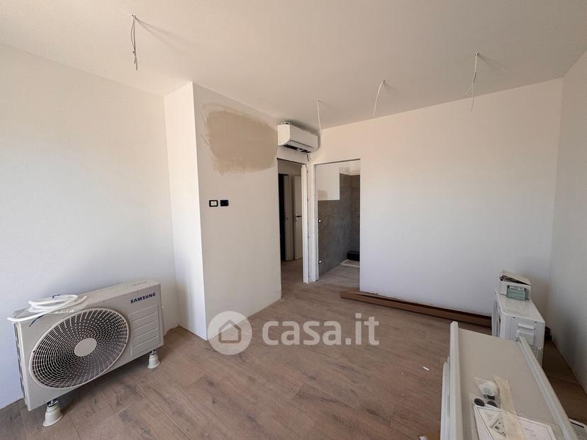 Trilocale in Via Udine 25 — foto 9 di 37