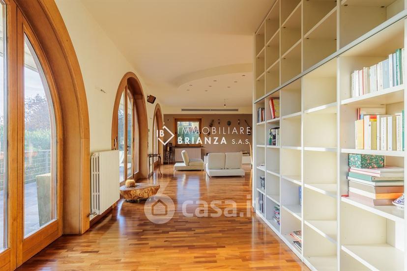 Villa in Viale John E Robert Kennedy — foto 20 di 34