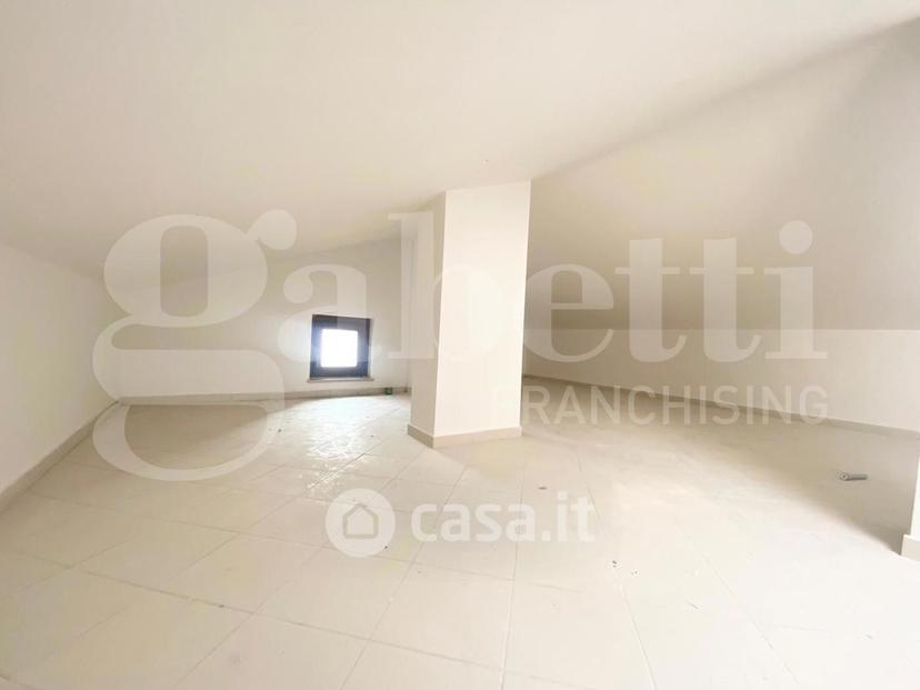 Trilocale in Via Ernesto Mestrallet 1 — foto 3 di 27