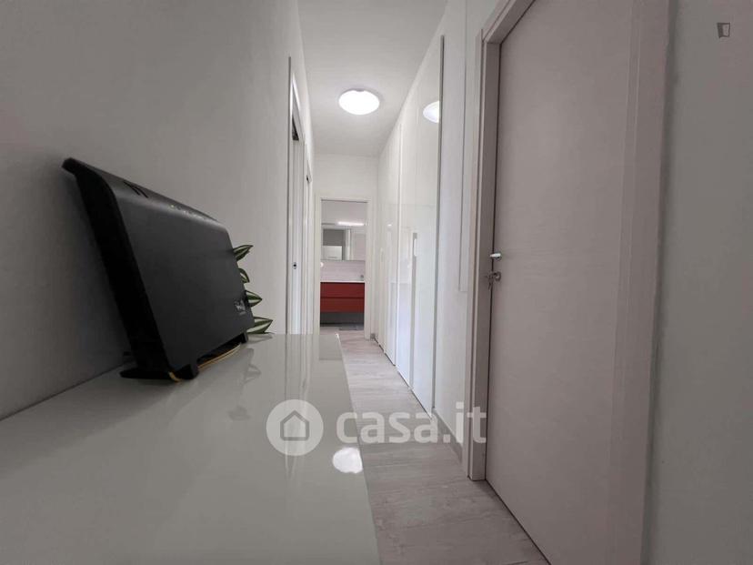 Stanza in Via Genova — foto 31 di 42