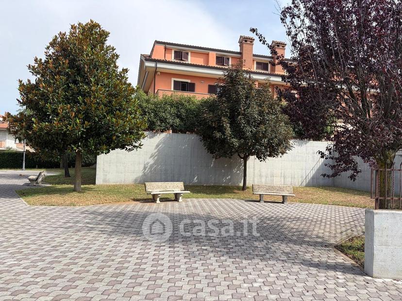 Trilocale in Via Colle Cagioli — foto 12 di 24