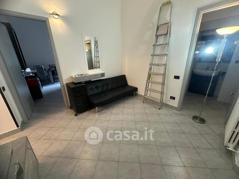 Stanza in Via San Vitale 21 — foto 3 di 8