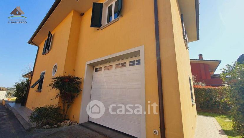 Villa in Via di Montecarlo 5 — foto 13 di 23