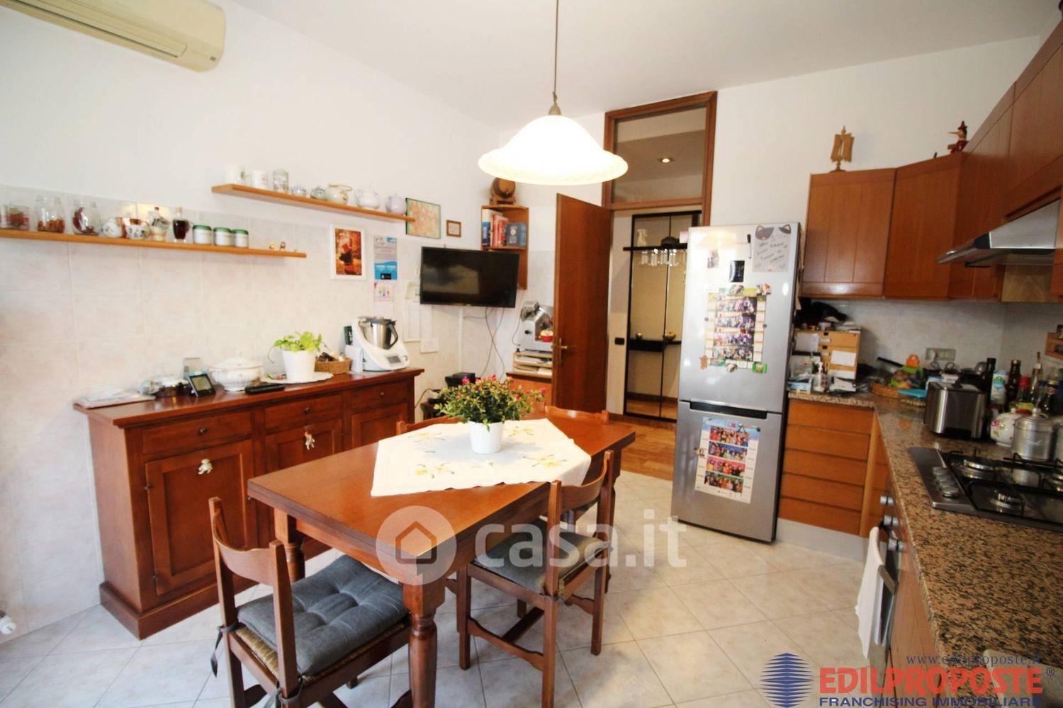 Trilocale in Via Como