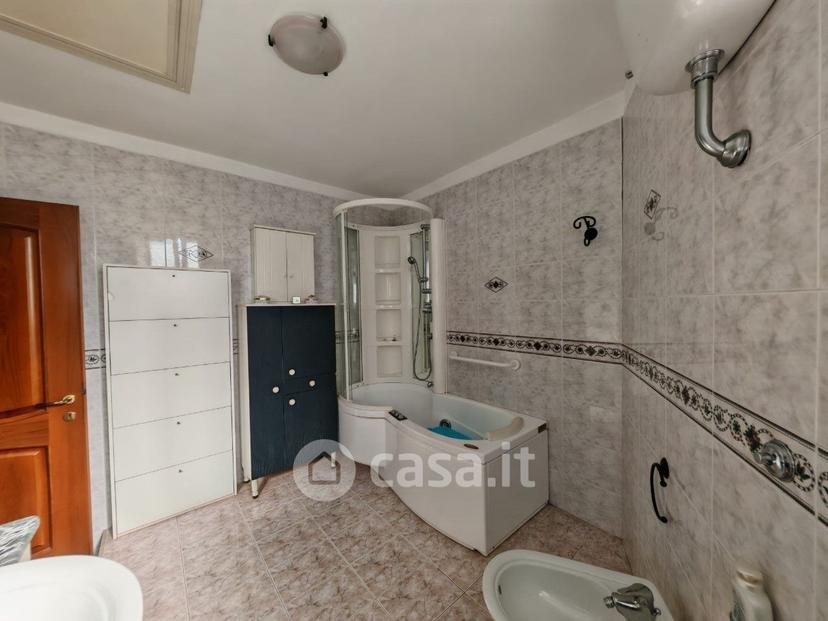 Quadrilocale in Via Generale Pasquale Tenga 33 — foto 37 di 42