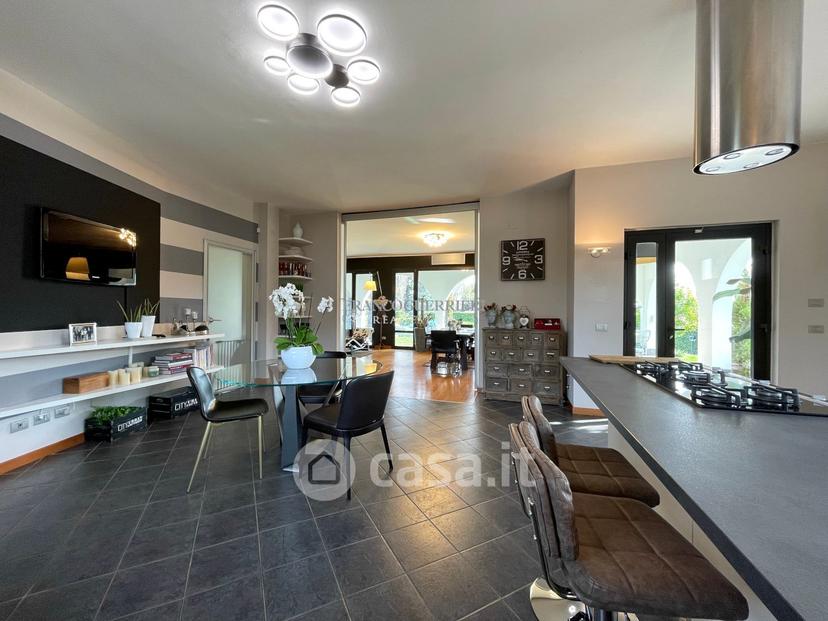 Villa in Via Alcide de Gasperi — foto 23 di 38