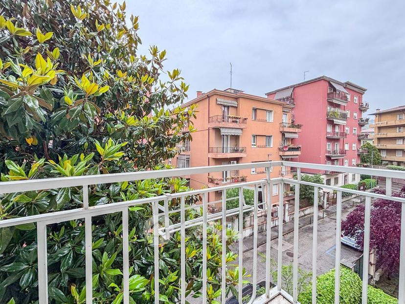 Trilocale in Via Fratelli Bronzetti 16 — foto 8 di 54