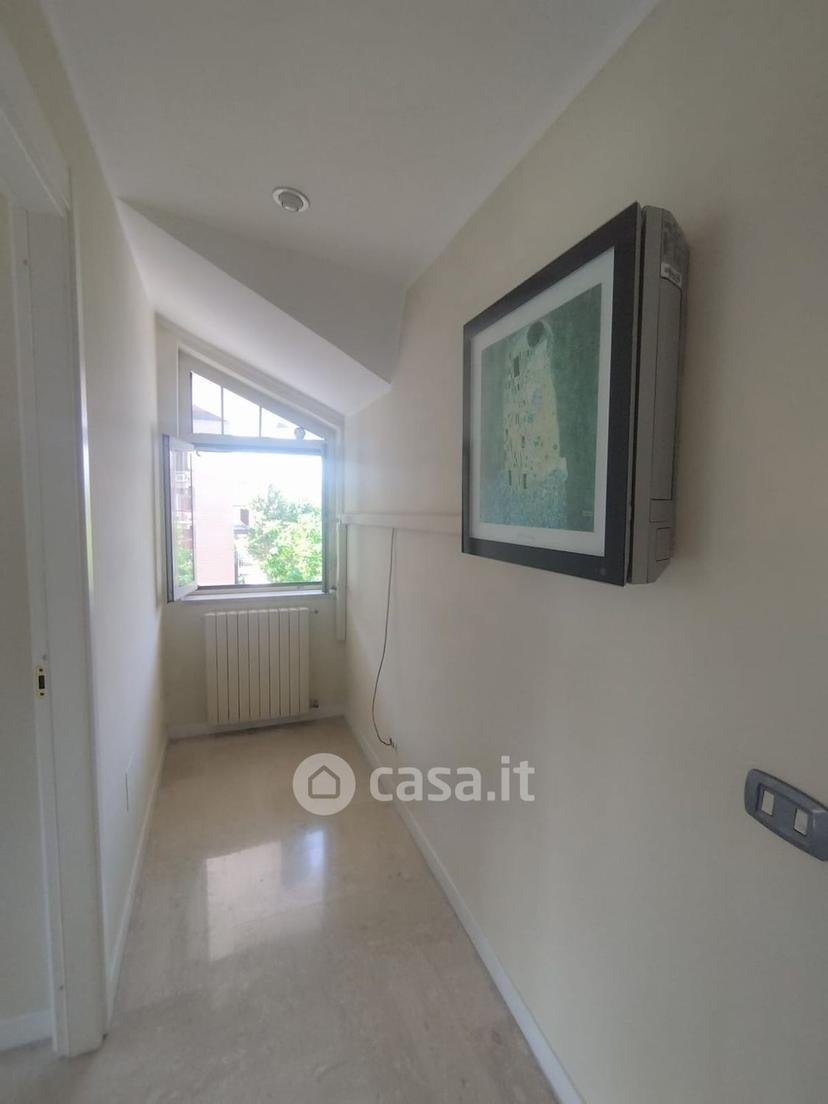 Stanza in Via degli Eroi 50 — foto 5 di 35