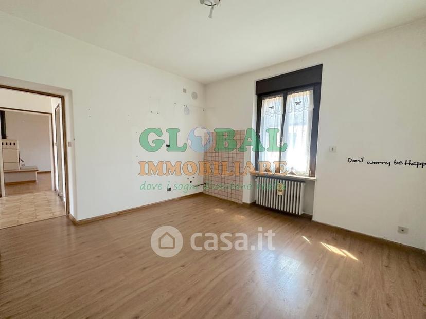 Trilocale in Via Fratelli 43 — foto 9 di 28