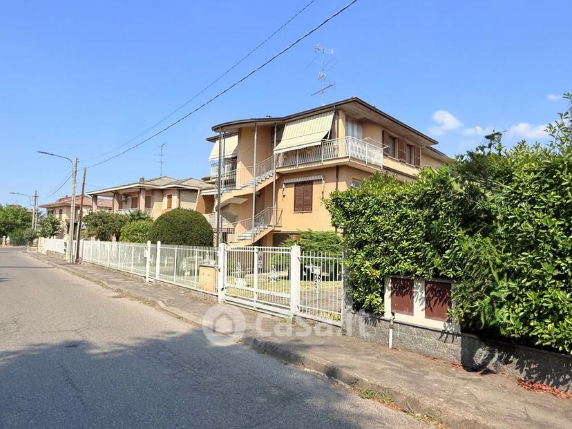 Villa in Via Luigi Barbieri 72 — foto 32 di 57