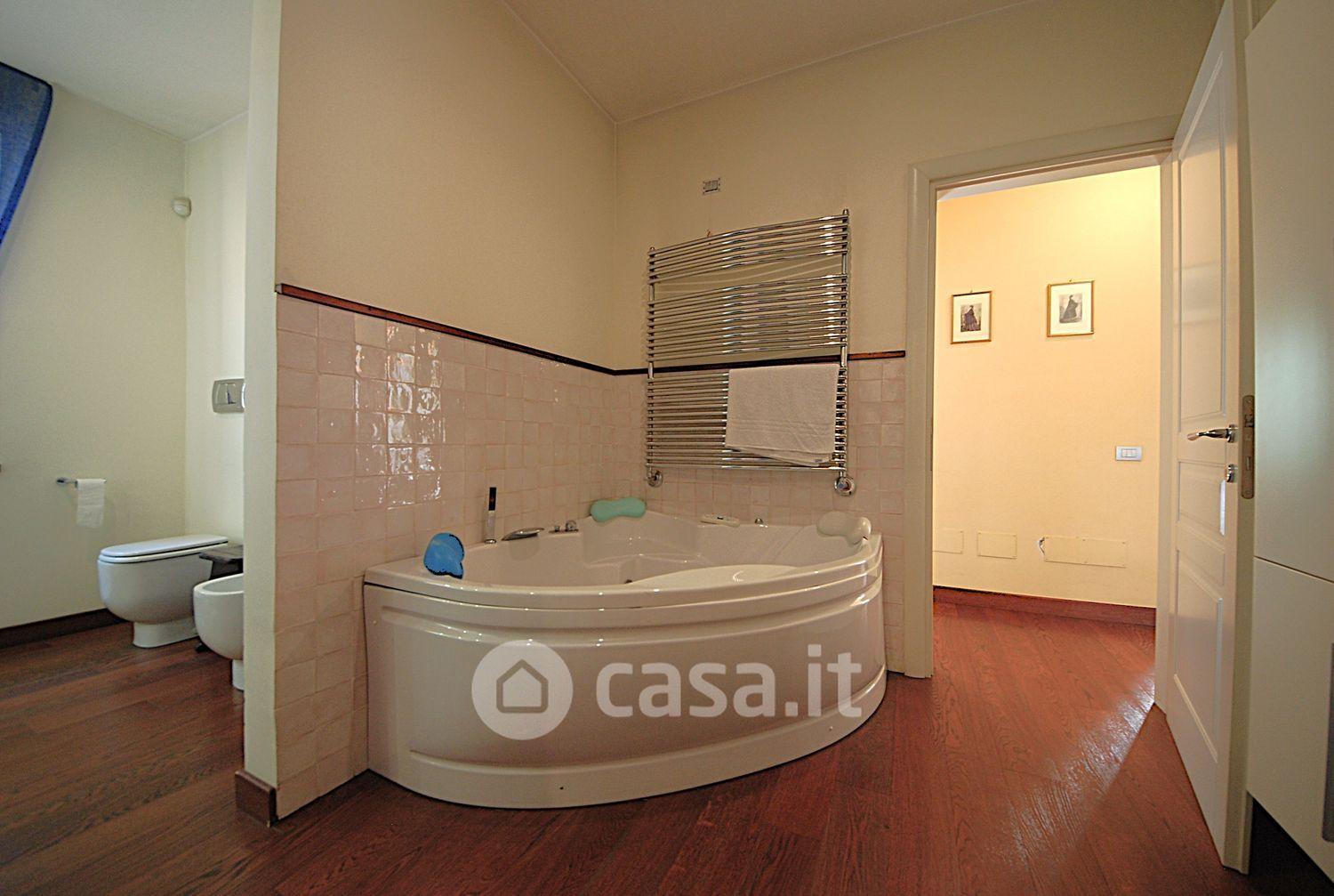 Villa in Viale dei Pini
