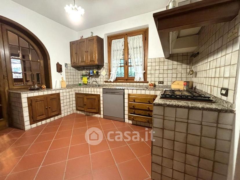 Villa in Via Romboni 55041 — foto 13 di 32