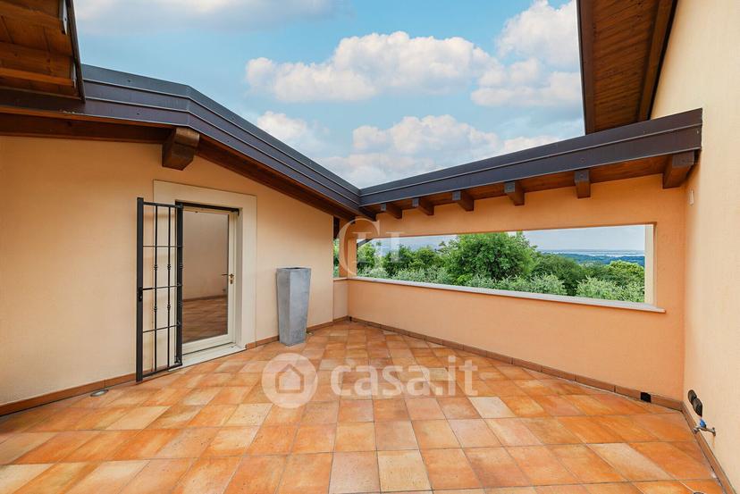Villa in Via Sirmione 1 — foto 23 di 33