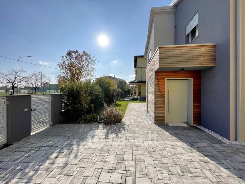 Villa in Via G. Matteotti 82 — foto 35 di 56