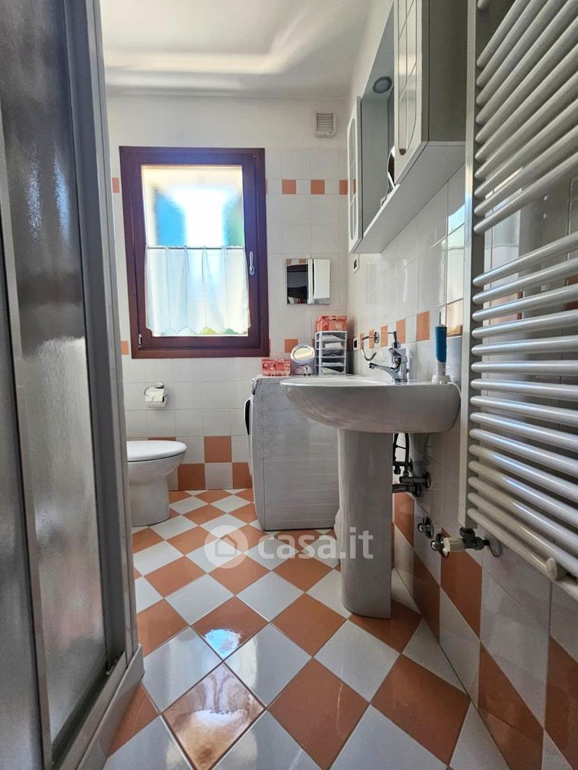 Villa in Via Martiri della Libertà — foto 15 di 19