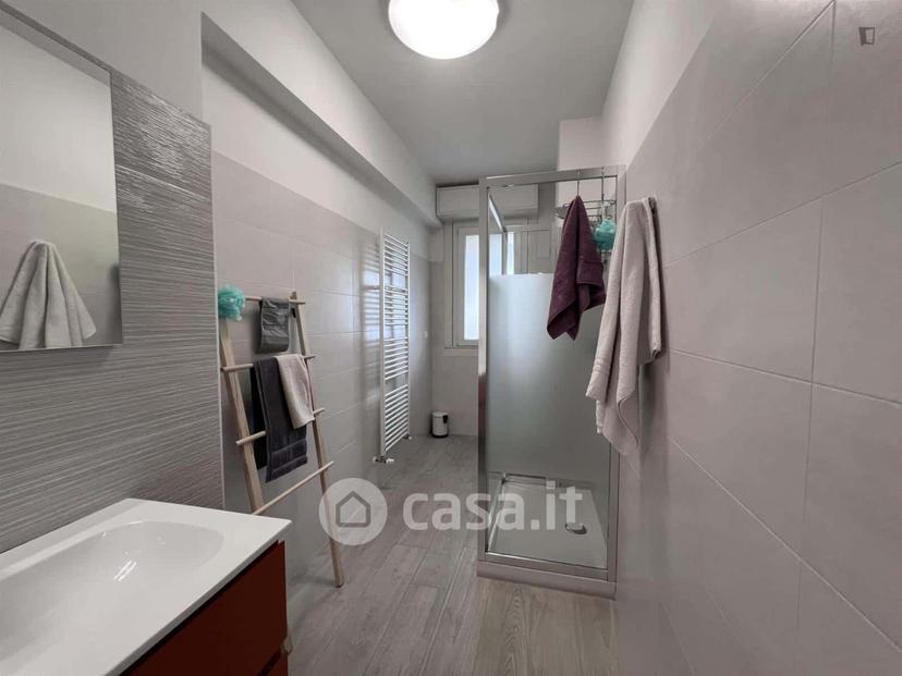 Stanza in Via Genova — foto 22 di 42