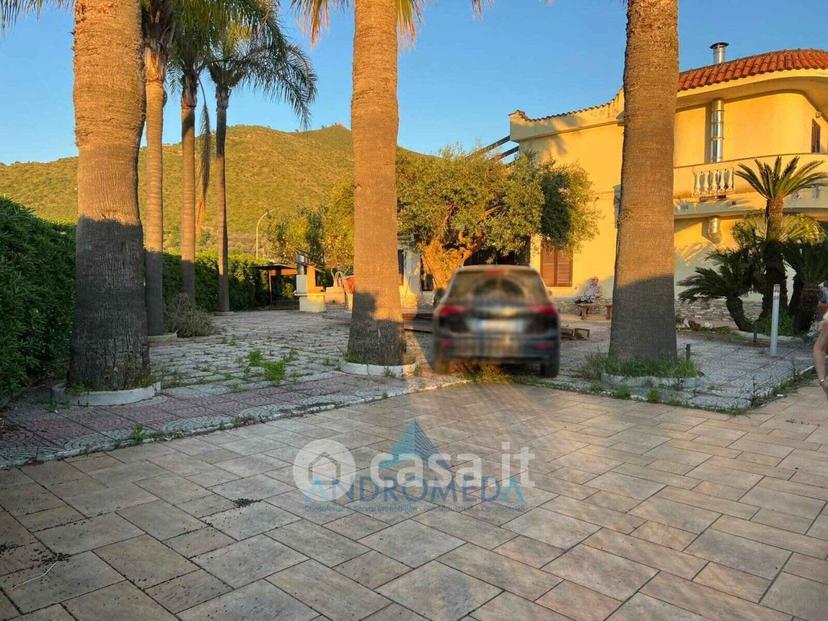 Villa in Via Domiziana — foto 27 di 27