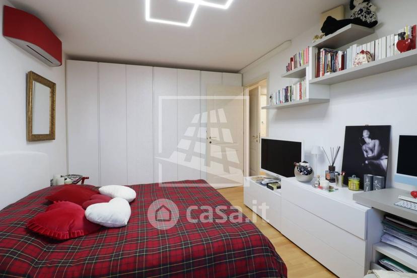 Villa in Via Gianni Rodari 16 — foto 10 di 89