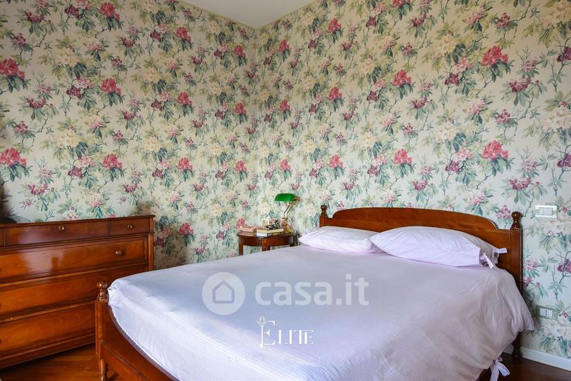 Villa in Via XX Settembre — foto 2 di 50