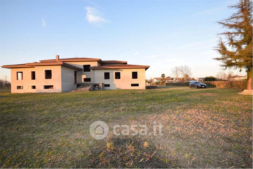 Villa in Via L. Piron 15 — foto 2 di 9