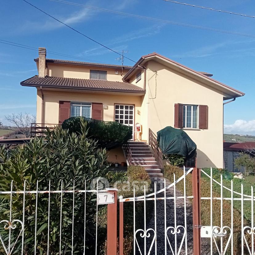 Villa in Contrada Vertecchia — foto 2 di 31