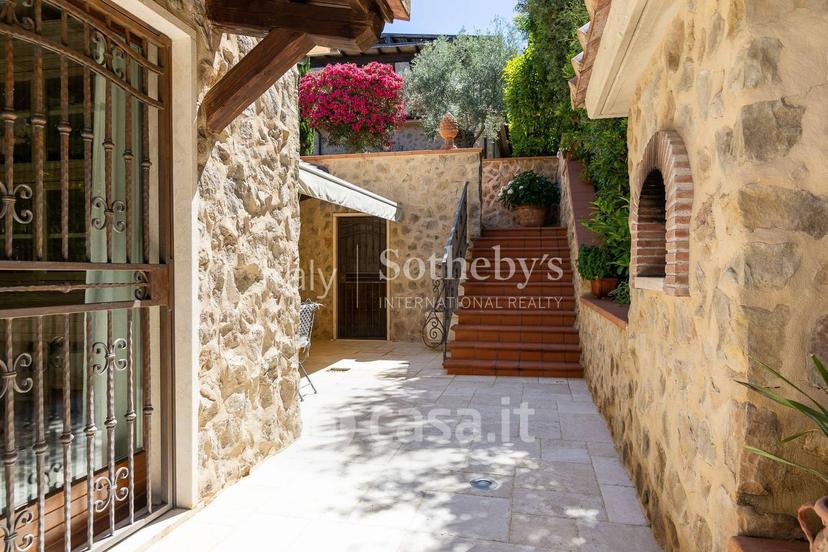 Villa in Via dello Scoiattolo — foto 32 di 34