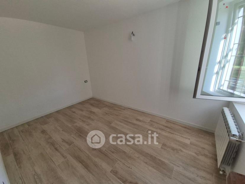 Villa in Via Bredazzane — foto 10 di 26