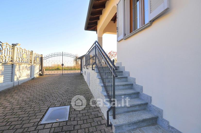 Villa in Via Sandro Pertini 5 — foto 10 di 32