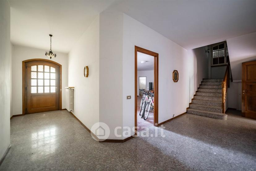 Villa in Via Don Ronchi 18 — foto 17 di 33