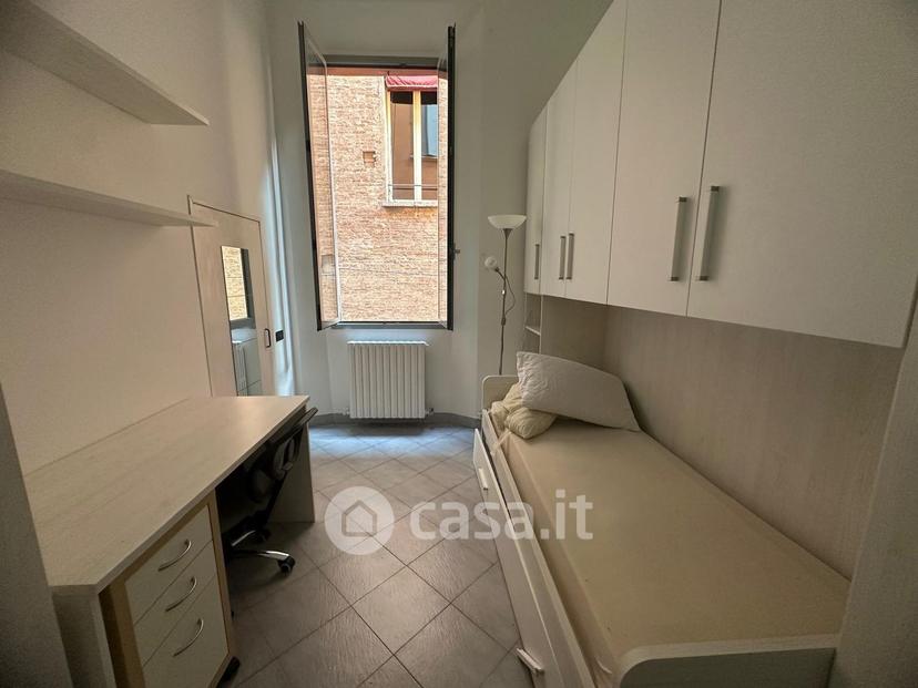 Stanza in Via San Vitale 21 — foto 8 di 8