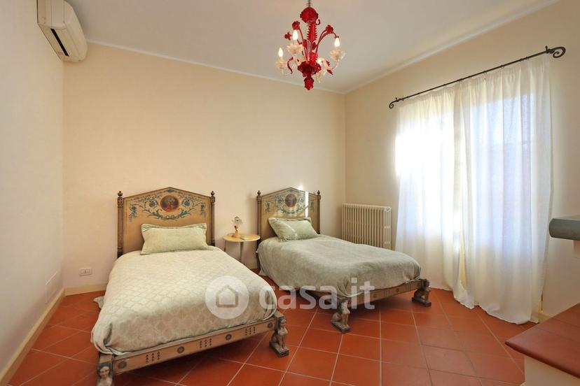 Villa in Viale Alcide de Gasperi 2 — foto 22 di 34